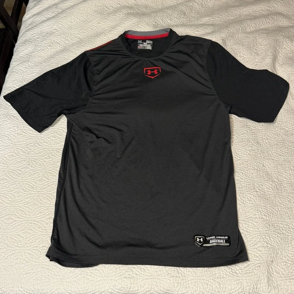 Under Armour Men's Medium Baseball Heatgear‎ Fitted Shirt